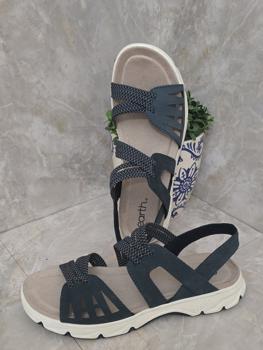 Earth Vernon Slingback Sandals Dark Blue Size 8.5 New In Box